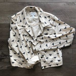 Fun & stylish denim cream jean jacket!⁉️